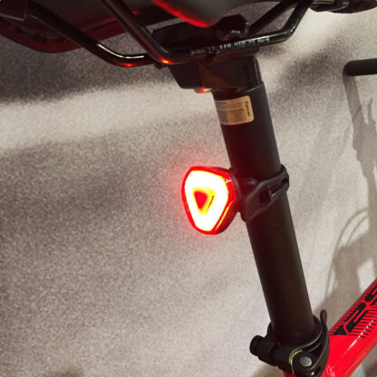 Luz Led Trasera Usb Van Halen VAN806 18lm - Image 3